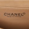 Bolso de mano Chanel  Timeless Classic en lona acolchada beige - Detail D3 thumbnail