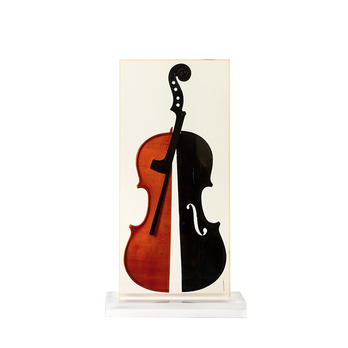 Arman, "Danse du feu", sculpture, wood and calcined wood violon, resin, plexiglass base, signed and numbered, of 1997 - Detail D1