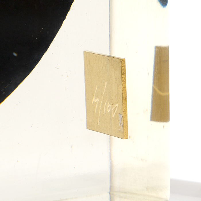 Arman, "Danse du feu", sculpture, wood and calcined wood violon, resin, plexiglass base, signed and numbered, of 1997 - Detail D5