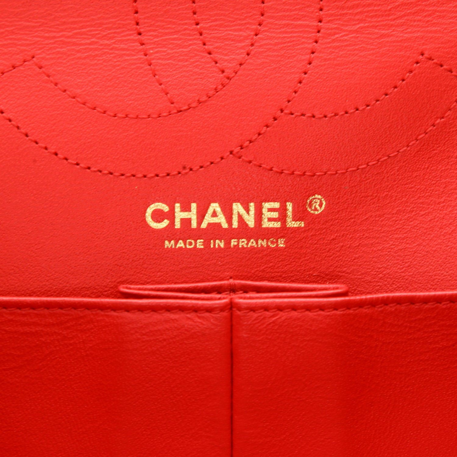 Bolso de mano Chanel 2.55 en cuero acolchado rojo - Detail D2