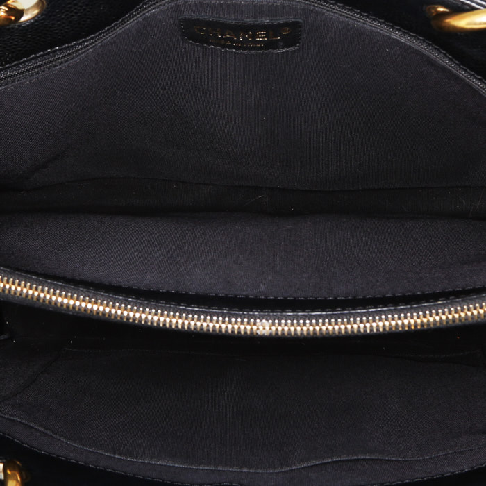 Sac cabas Chanel  Shopping GST en cuir grainé matelassé noir - Detail D2