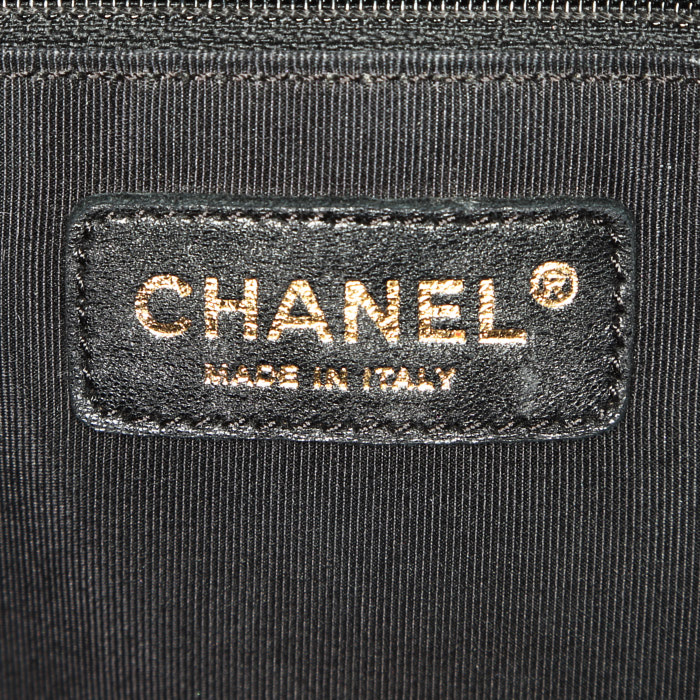 Sac cabas Chanel  Shopping GST en cuir grainé matelassé noir - Detail D3