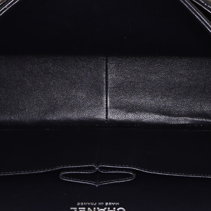 Chanel  Timeless Jumbo handbag  in navy blue quilted leather - Detail D3