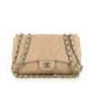 Bolso de mano Chanel Timeless en cuero acolchado beige - 360 thumbnail