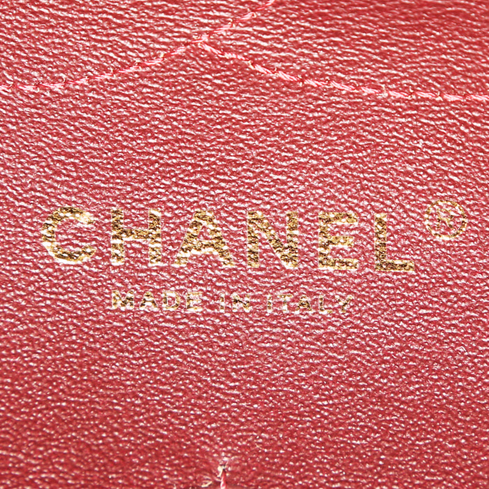 Sac à main Chanel Timeless jumbo en cuir grainé matelassé noir - Detail D4