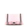 Bolso de mano Chanel 2.55 en cuero acolchado rosa - 360 thumbnail