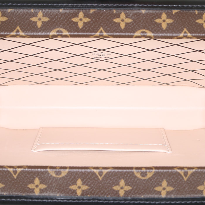 Baul Louis Vuitton Petite Malle en lona Monogram marrón - Detail D2