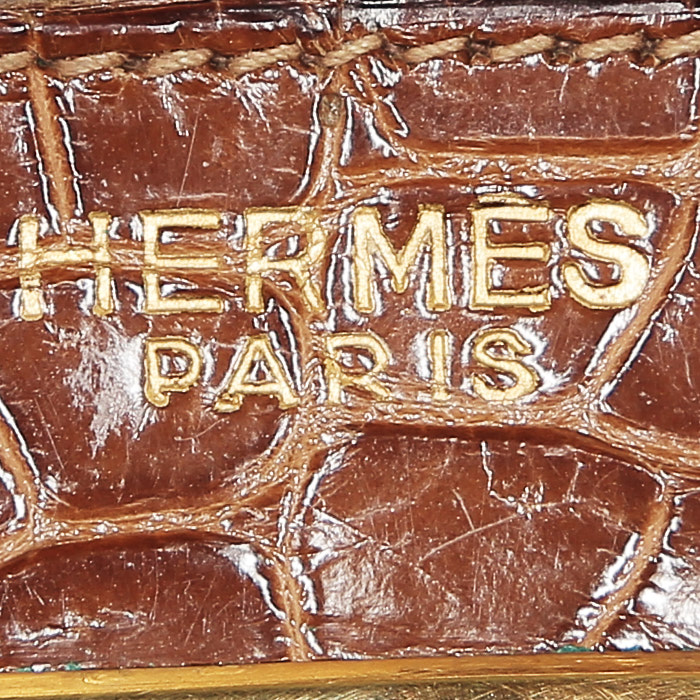 Hermès  Kelly 32 cm handbag  in brown crocodile - Detail D3