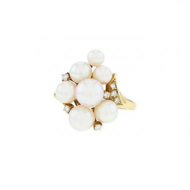 Mikimoto ring in yellow gold,  pearls and diamonds
