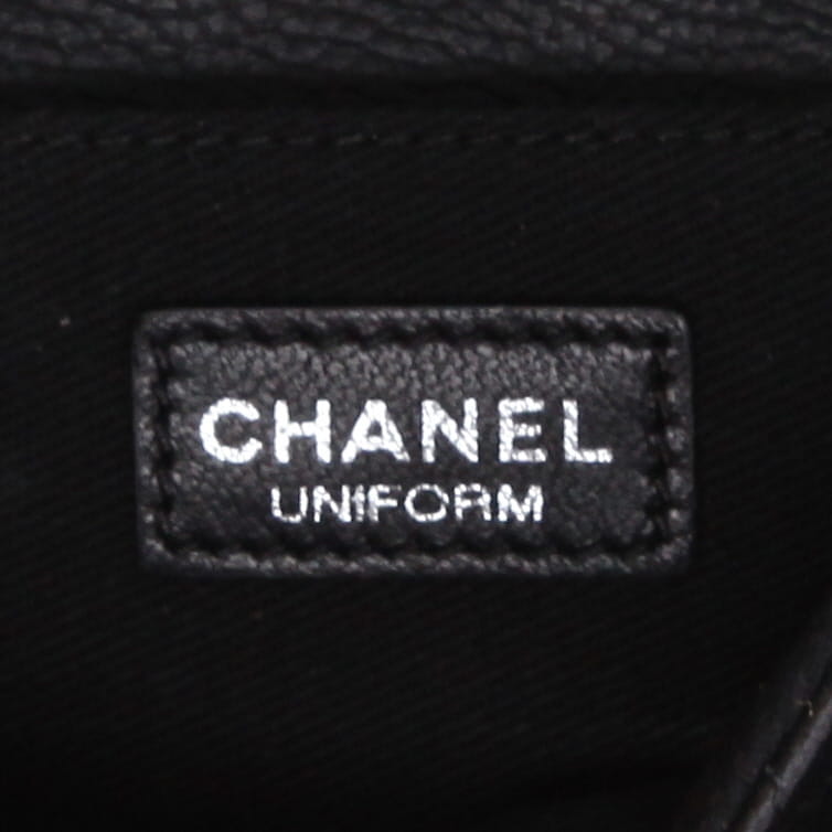 Bolsito-cinturón Chanel  Pochette ceinture en cuero granulado acolchado negro - Detail D2