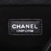 Bolsito-cinturón Chanel  Pochette ceinture en cuero granulado acolchado negro - Detail D2 thumbnail