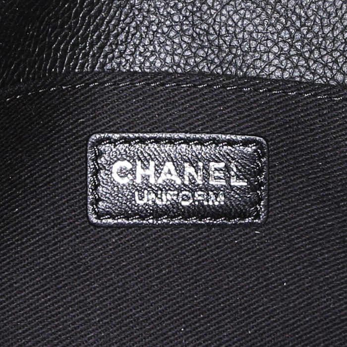 Bolsito-cinturón Chanel  Pochette ceinture en cuero granulado acolchado negro - Detail D3