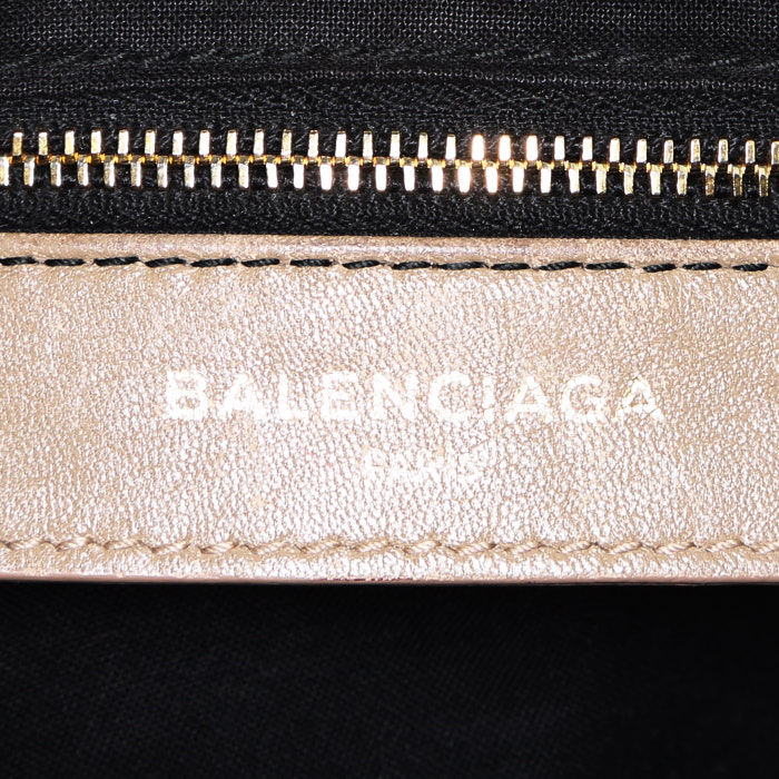 Sac à main Balenciaga Classic City en cuir beige - Detail D4