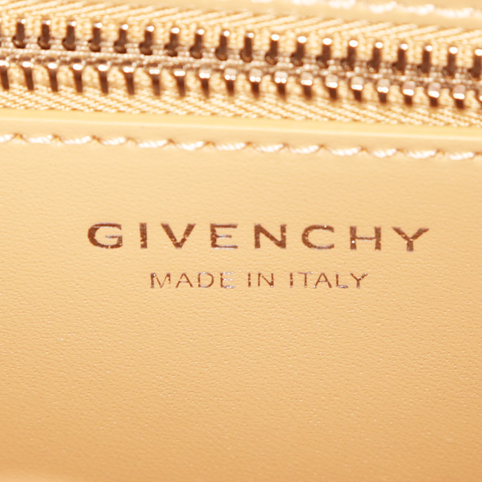 Bolso de mano Givenchy Antigona en cuero beige - Detail D3