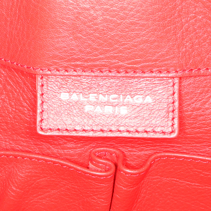 Sac cabas Balenciaga Papier A3 en cuir rouge - Detail D3