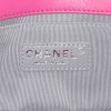 Bolso de mano Chanel Boy en terciopelo rosa y cuero rosa - Detail D4 thumbnail