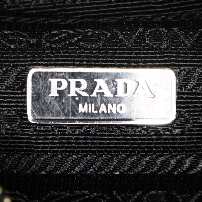 Prada Re-Edition 2005 shoulder bag in black canvas and leather - Detail D4