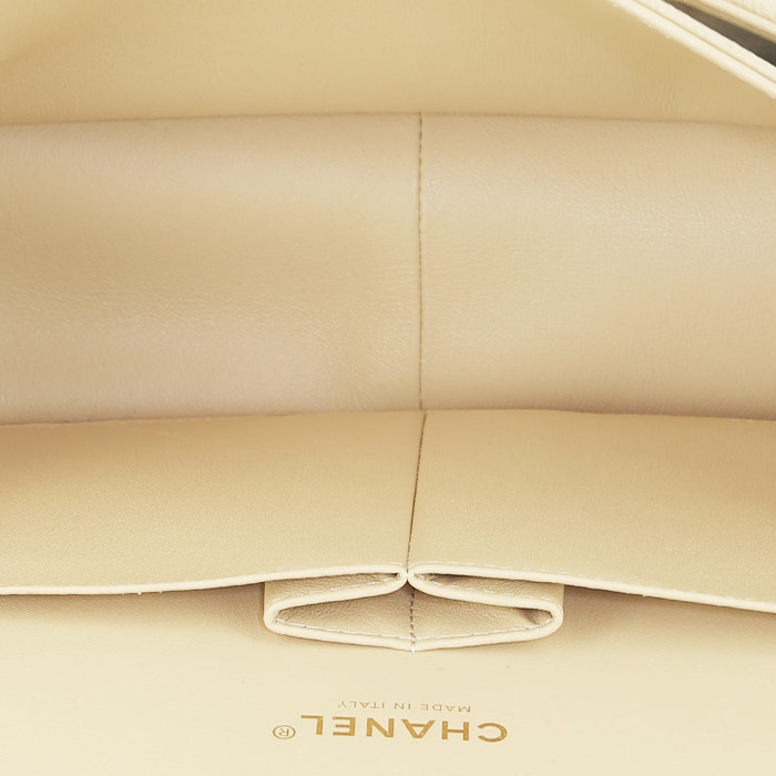 Borsa a tracolla Chanel Timeless jumbo in pelle martellata e trapuntata beige - Detail D3