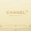 Chanel Timeless jumbo shoulder bag in beige quilted grained leather - Detail D4 thumbnail