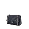 Bolso de mano Chanel 2.55 en cuero acolchado azul marino - 00pp thumbnail