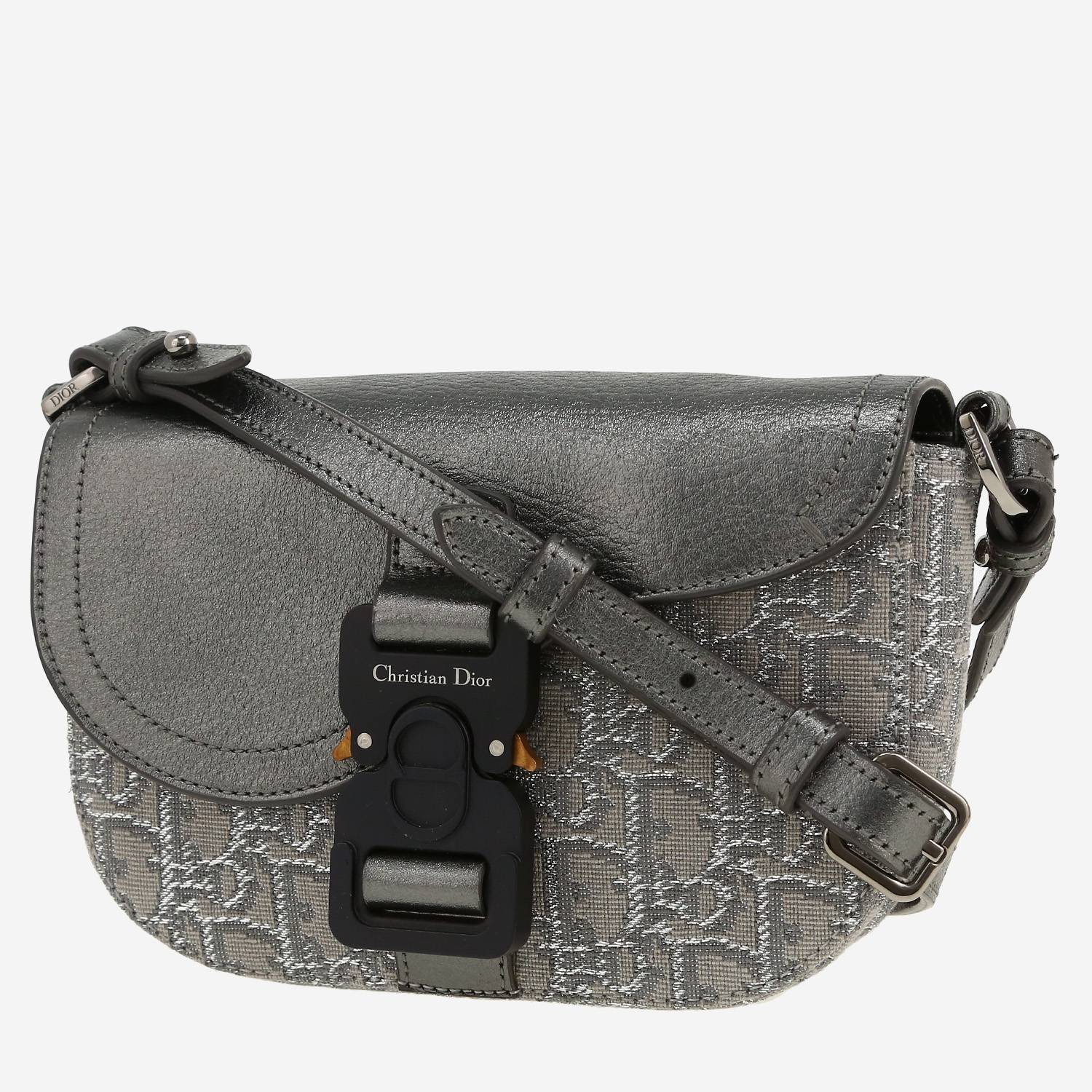Sac bandoulière Dior  Saddle Messenger mini  en toile siglée grise et cuir argenté