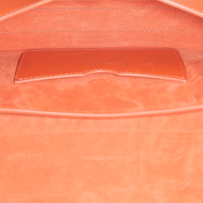 Sac bandoulière Dior  Bobby East-West en cuir orange - Detail D2