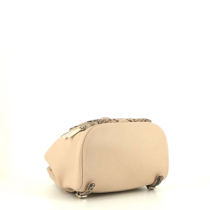 Chanel Affinity backpack in beige grained leather and natural python - Detail D4