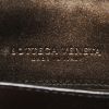 Sac à main Bottega Veneta en cuir noir et marron - Detail D4 thumbnail