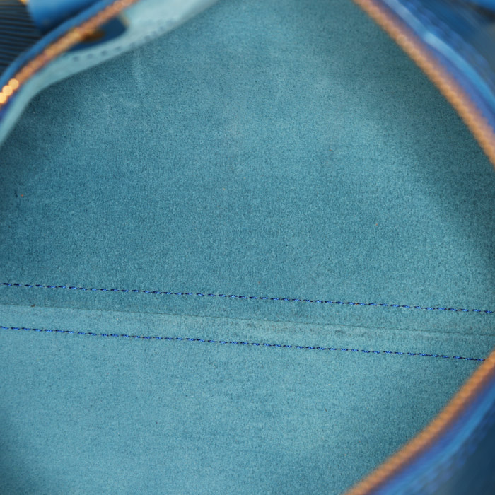 Sac à main Louis Vuitton Speedy 30 en cuir épi bleu - Detail D2