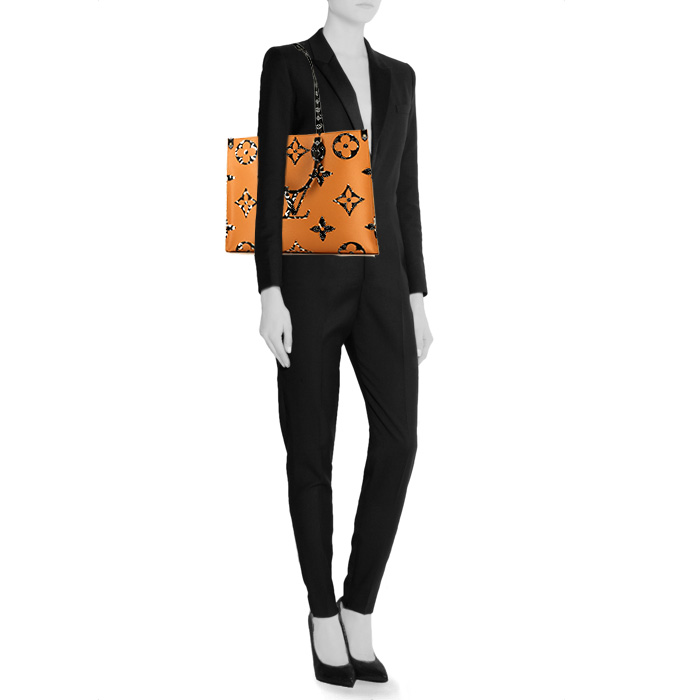 Sac cabas Louis Vuitton Onthego grand modèle édition limitée Jungle en toile monogram bicolore beige et orange - Detail D2