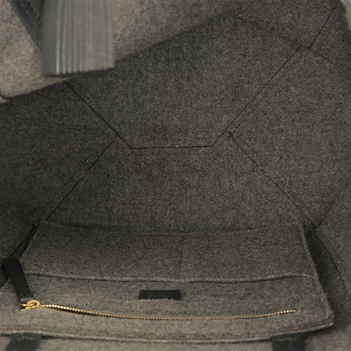 Sac cabas Celine  Cabas Phantom en cuir lisse bleu-marine - Detail D2