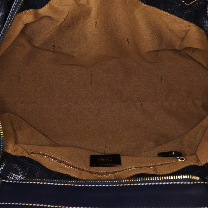 Bolso zurrón Fendi en lona Monogram gris - Detail D2