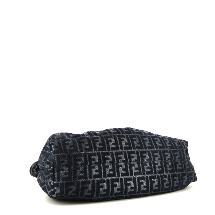 Bolso zurrón Fendi en lona Monogram gris - Detail D4