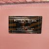 Bottega Veneta  Cabat shopping bag  in pink intrecciato leather - Detail D3 thumbnail