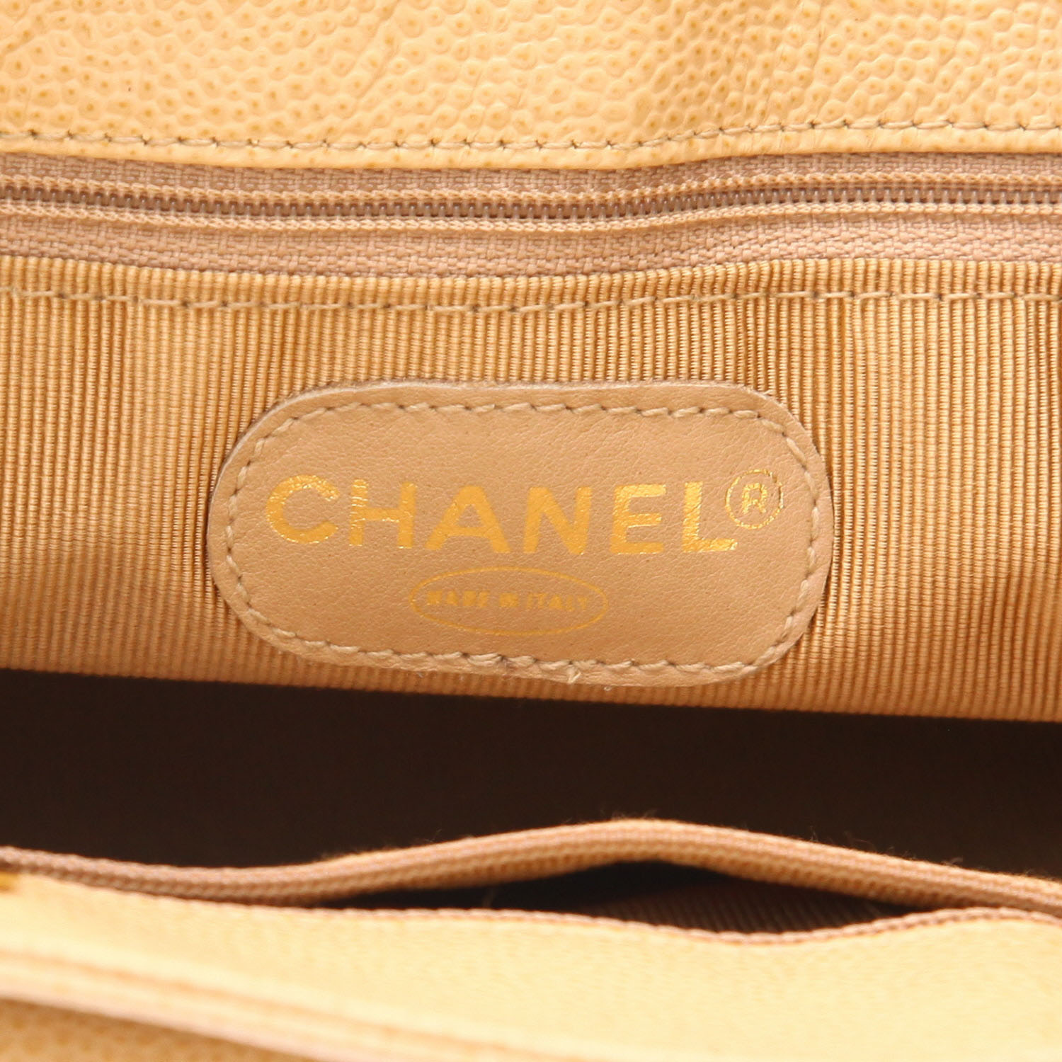 Chanel  Vintage handbag  in beige grained leather - Detail D2