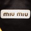 Bolso bandolera Miu Miu  Miu Wander mini  en cuero acolchado con motivos de espigas blanquecino - Detail D4 thumbnail