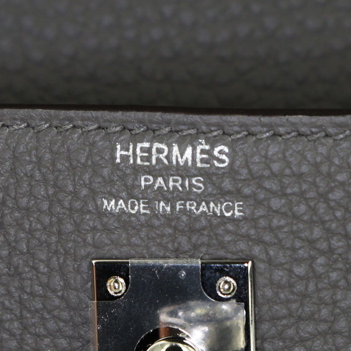 Hermès  Kelly 25 cm handbag  in Meyer grey togo leather - Detail D4