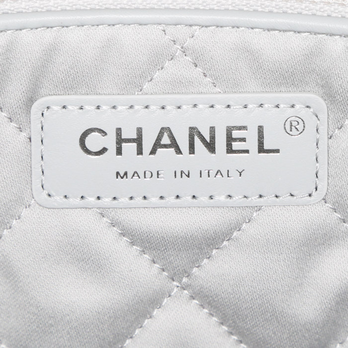 Shopping bag Chanel 22 in pelle argentata - Detail D3