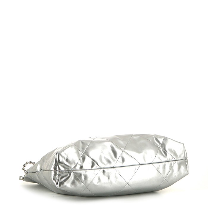 Chanel 22 shopping bag in silver leather - Detail D4