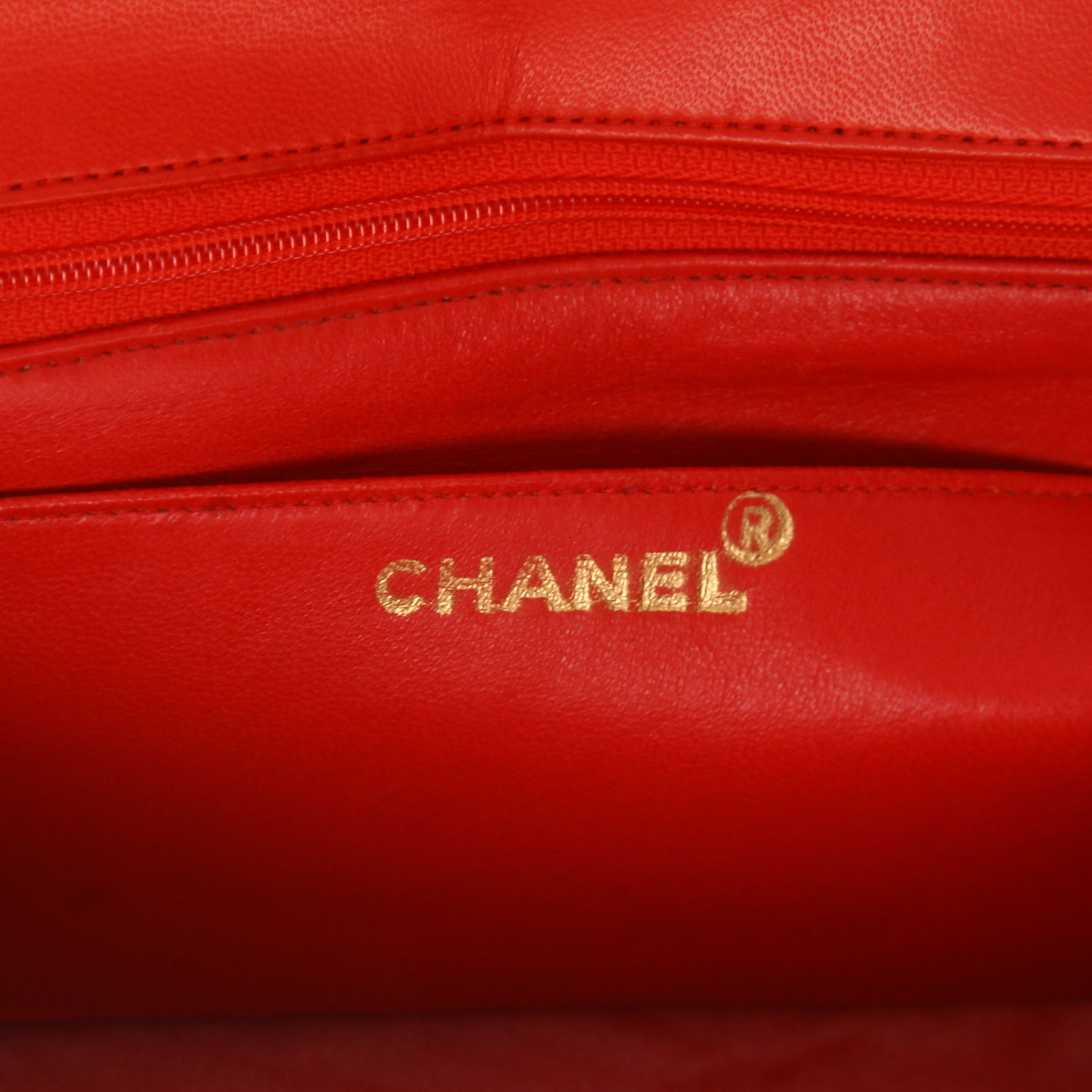 Sac à main Chanel Vintage en cuir matelassé rouge - Detail D2