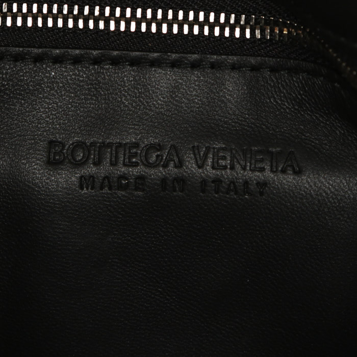 Bottega Veneta Padded shoulder bag in black intrecciato leather - Detail D3