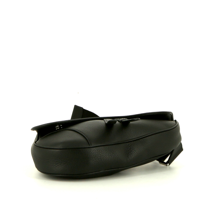 Dior Saddle shoulder bag in black grained leather - Detail D4