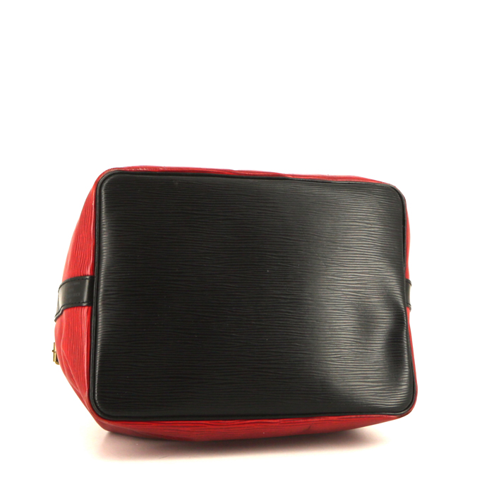 Sac cabas Louis Vuitton  Petit Noé en cuir épi rouge et cuir noir - Detail D4