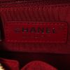 Borsa a tracolla Chanel Gabrielle  modello piccolo in pelle trapuntata beige e pelle liscia nera - Detail D4 thumbnail