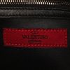 Bolso bandolera Valentino Rockstud en cuero negro y blanco - Detail D3 thumbnail