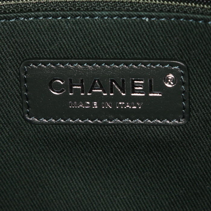 Chanel  Deauville shopping bag  in green canvas  and green leather - Detail D3