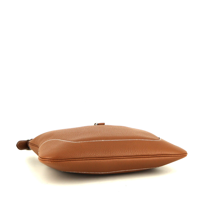 Bolso de mano Hermes Trim en cuero togo color oro - Detail D4