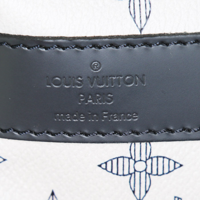 Sac de voyage Louis Vuitton Keepall 55 cm Chapman Brothers en toile monogram enduite blanc-cassé et bleu-marine et cuir bleu-marine - Detail D4