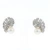 Paire de boucles d'oreilles Chanel Plume de Chanel en or blanc,  diamants et perles - 360 thumbnail