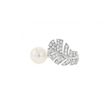 Anello Chanel Plume de Chanel in oro bianco,  diamanti e perla